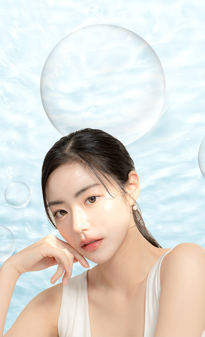 低刺激水潤煥膚護理讓肌膚水嫩透亮展現清透無瑕的模特